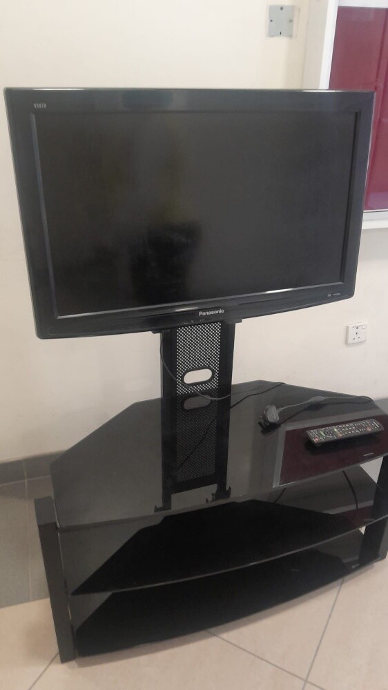 32inch Panasonic Normal Tv & stand - 1