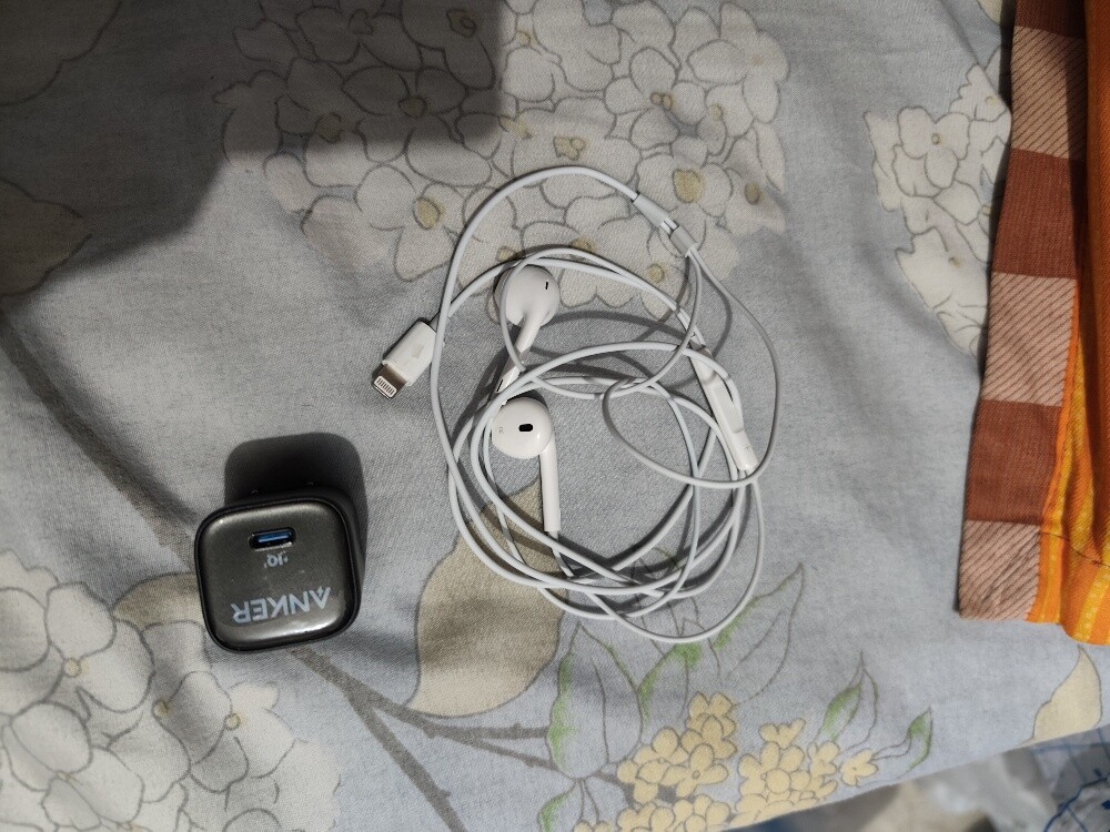 earphone and adepter - 3