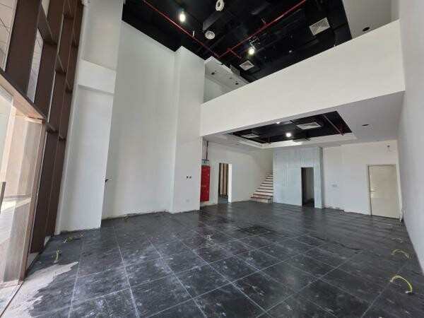 Retail Spaces - Fox Hills - 4