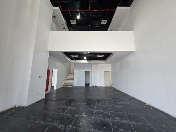 Retail Spaces - Fox Hills - 1