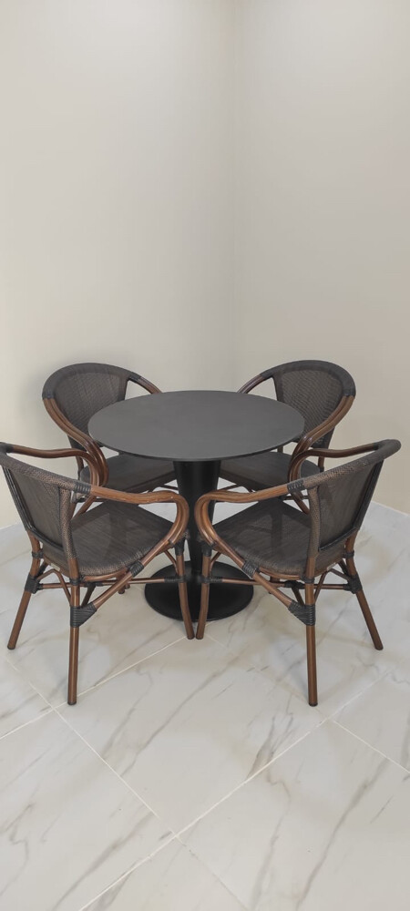 DRIGANI TABLE AND CHAIR - 1