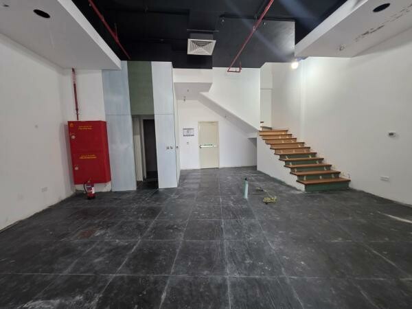 Fully Fitted Shop | Prime Fox Hills - 4