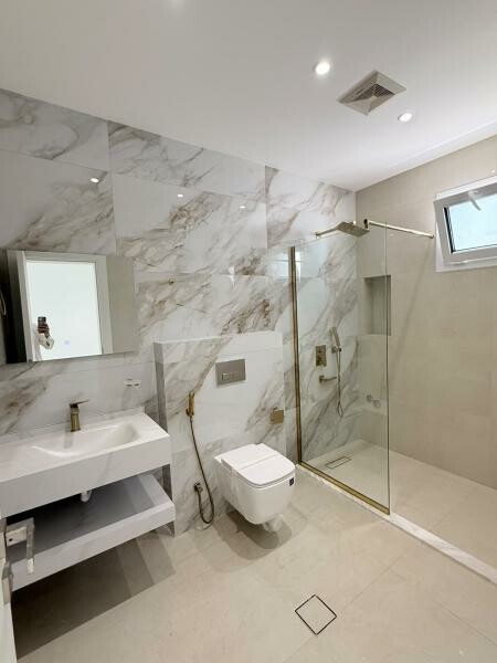 RENOVATED VILLA | 7 MASTER BDR - 8