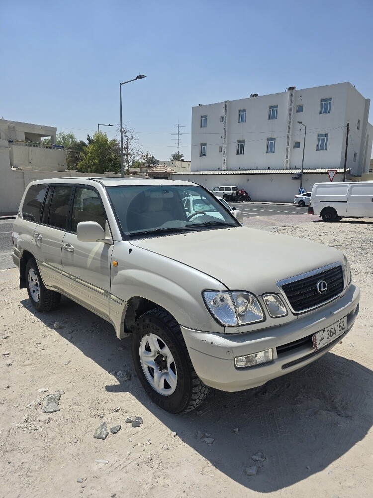 2004 Lexus LX 470 - 1