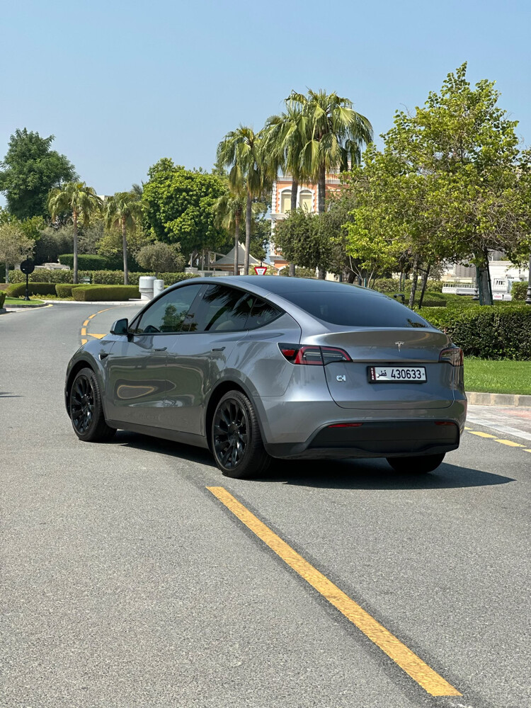 Tesla model Y - 3