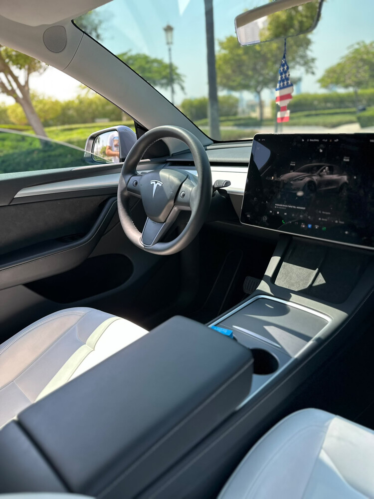 Tesla model Y - 7