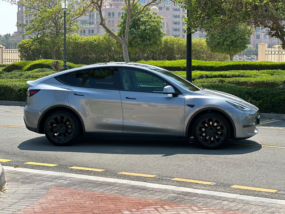 Tesla model Y - 4