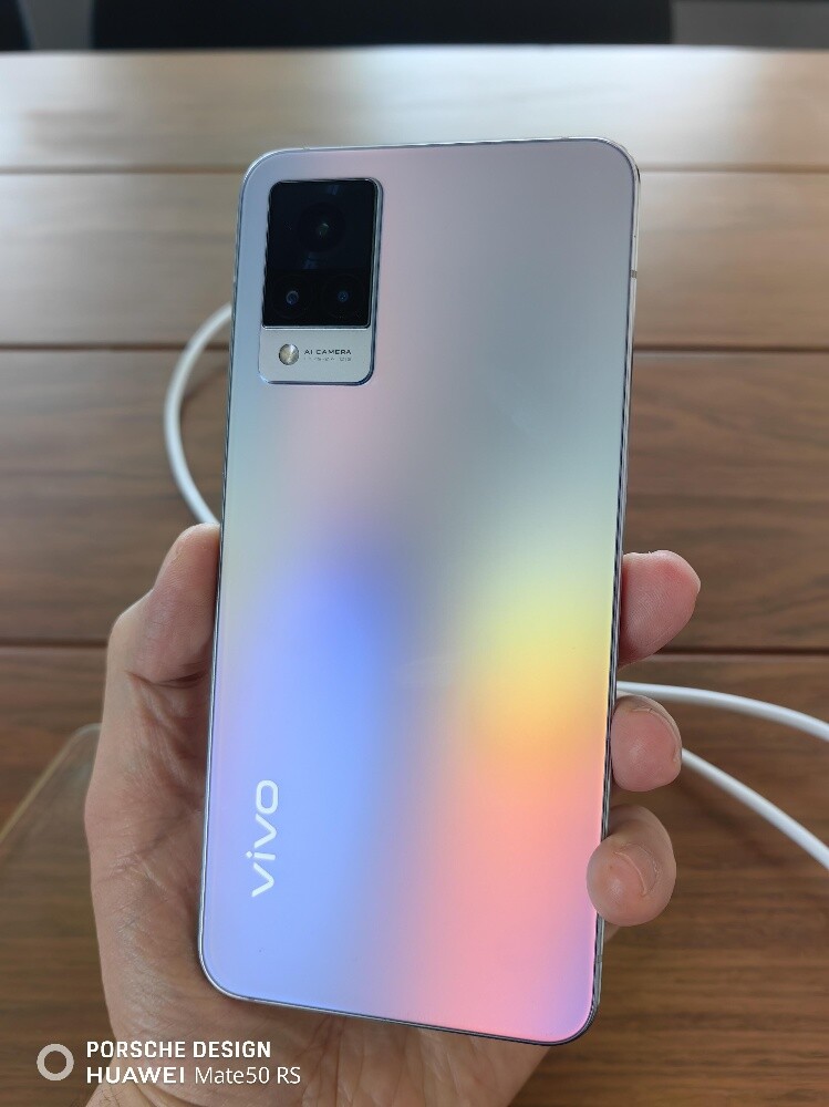 vivo s9 8+128 very new with charger - 2