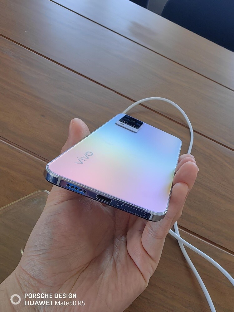 vivo s9 8+128 very new with charger - 3
