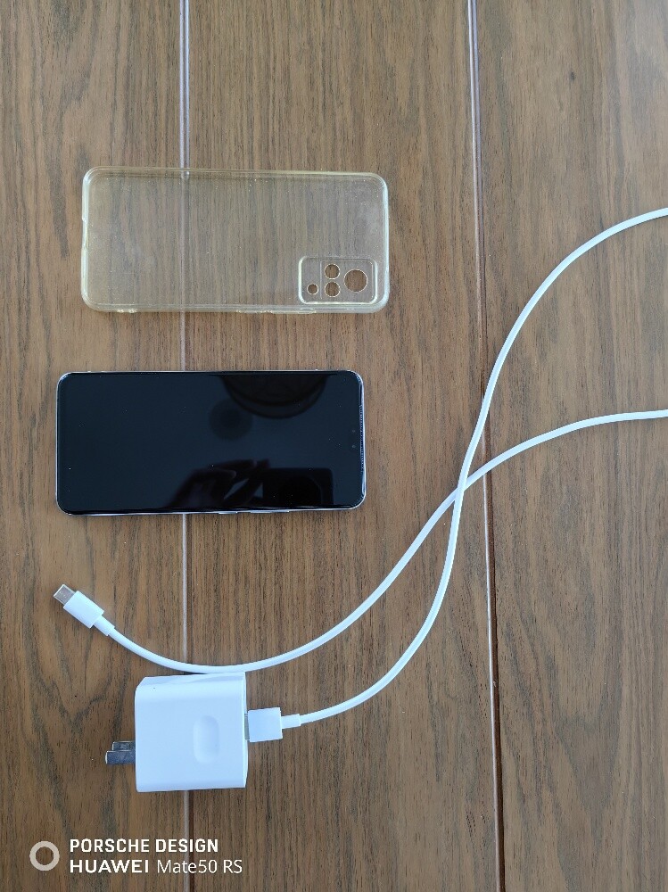 vivo s9 8+128 very new with charger - 1