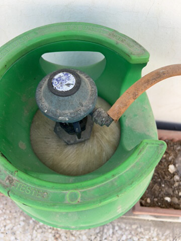 Gas Cylinder and Stove - 4