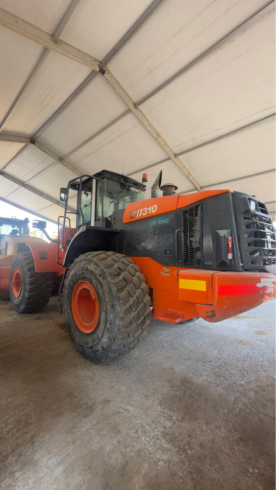 Wheel loaders - 10