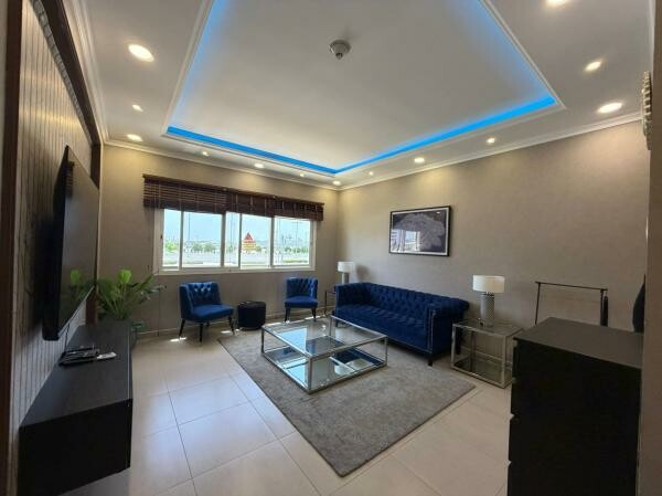 FURNISHED 1BR, TOWER VIEW | W/ GYM - 2