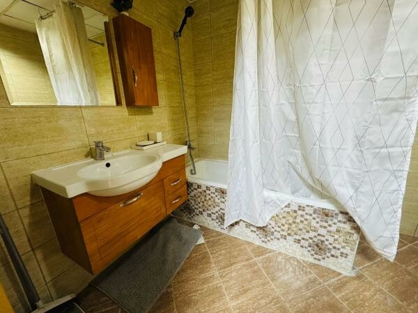 STUDIO FURNISHED BILLS INCLUDED - 3