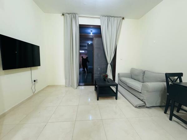 STUDIO FURNISHED BILLS INCLUDED - 7