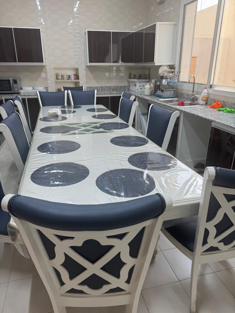 طاولة طعام بحالة ممتازه  - 1