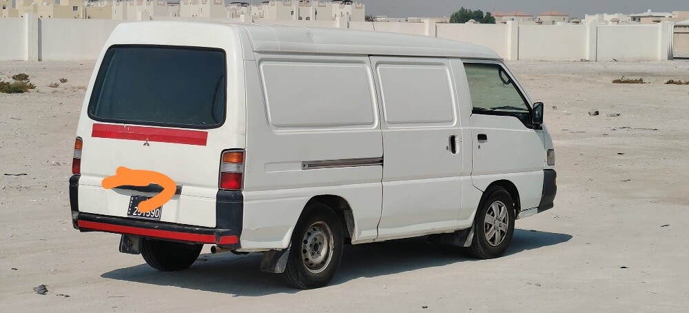 mistbushi L300 dalivary van - 2