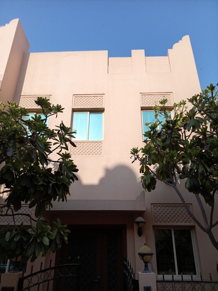 فيلا للايجار داخل مجمع العزيزية - 1