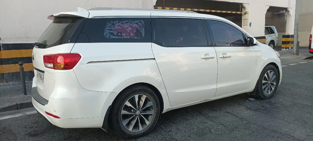 Kia Grand Carnival 2016 House Car - 4