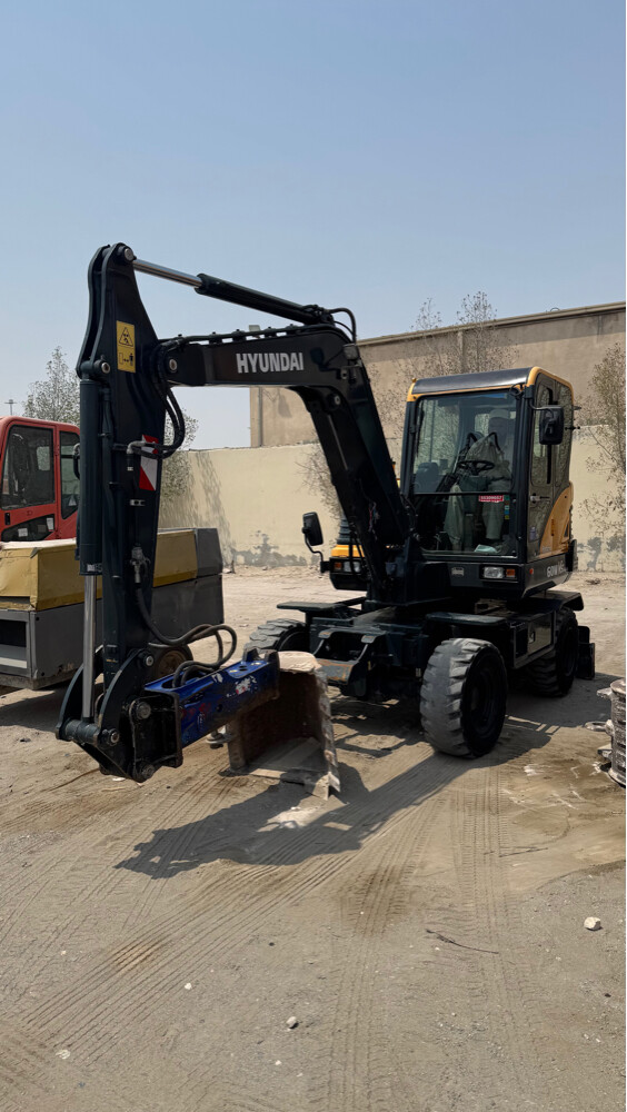 6 ton excavator - 1
