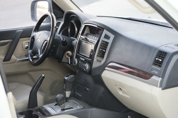 Mitsubishi Pajero  -  Full Options - 9