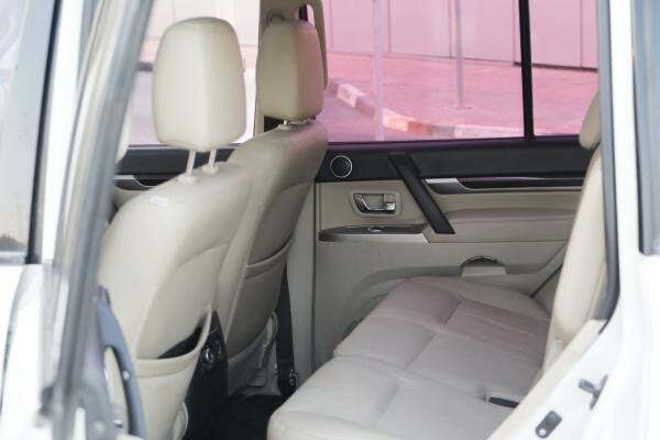 Mitsubishi Pajero  -  Full Options - 7