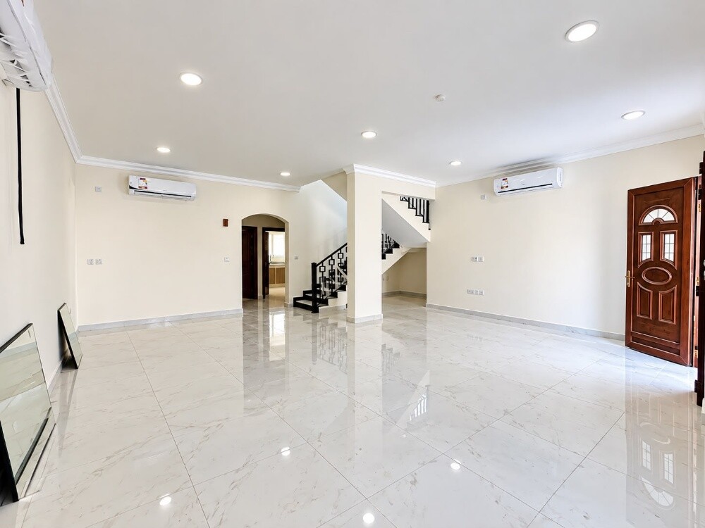 Villas for rent behind Al Hazm Mall - 2