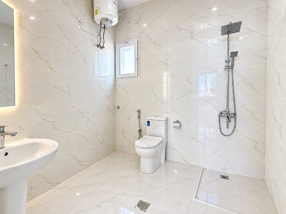 Villas for rent behind Al Hazm Mall - 5