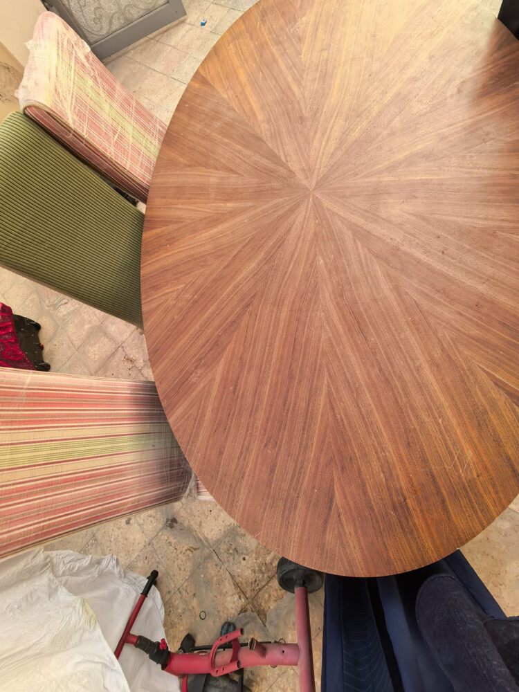 Dining table in good condition, with five chairs. - 3