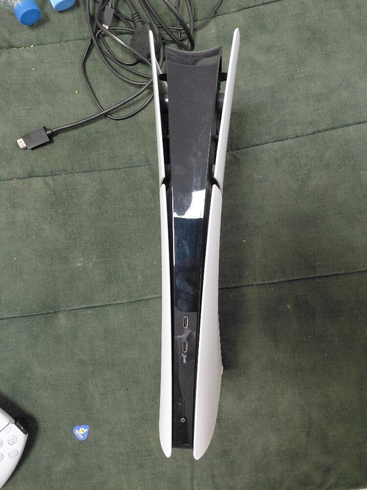 PlayStation 5 with 2 controller - 5