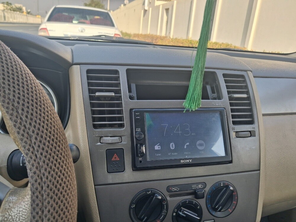 2011 Nissan Tiida,1.8L engine, - 4