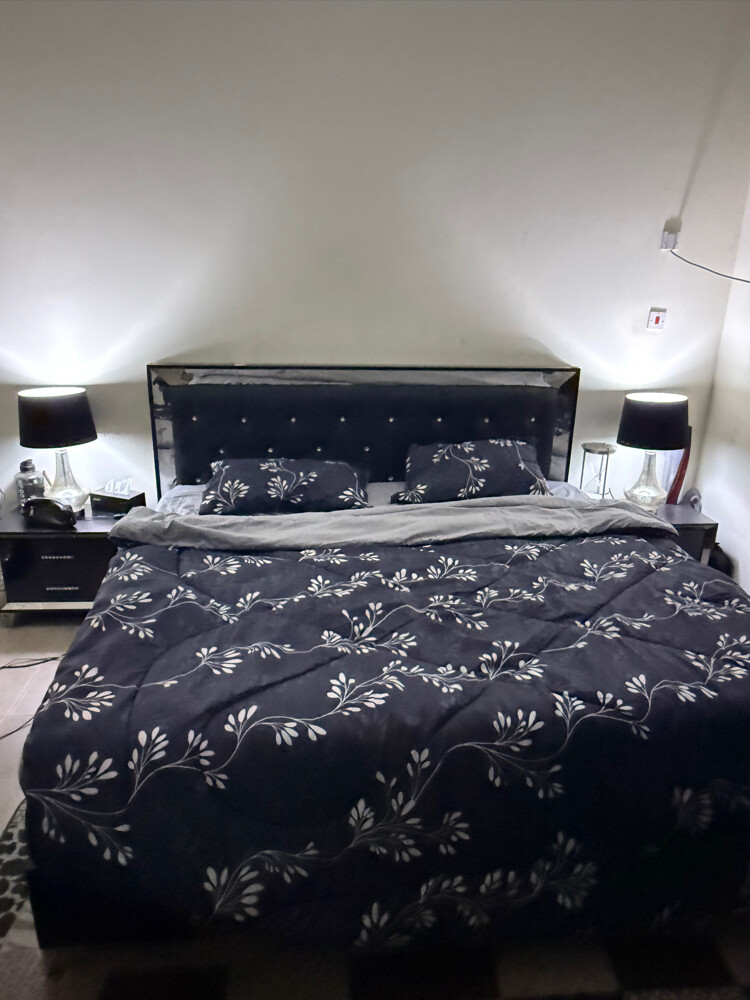 Large complete bedroom - 1
