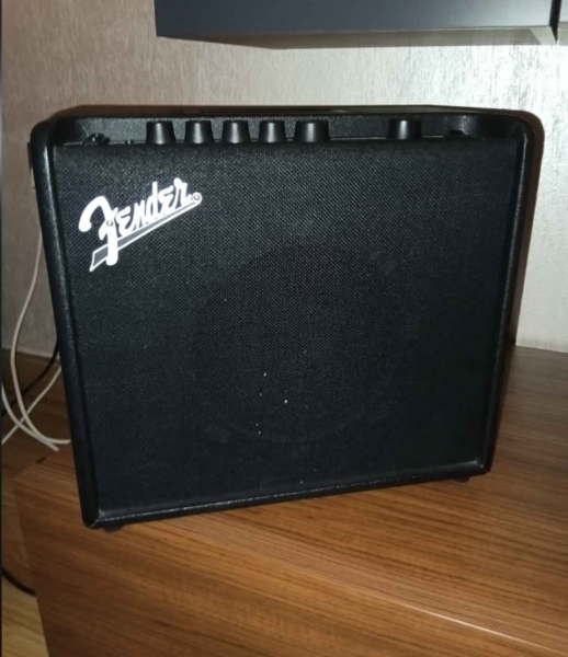 Fender Mustang LT-25 Amplifier - 1