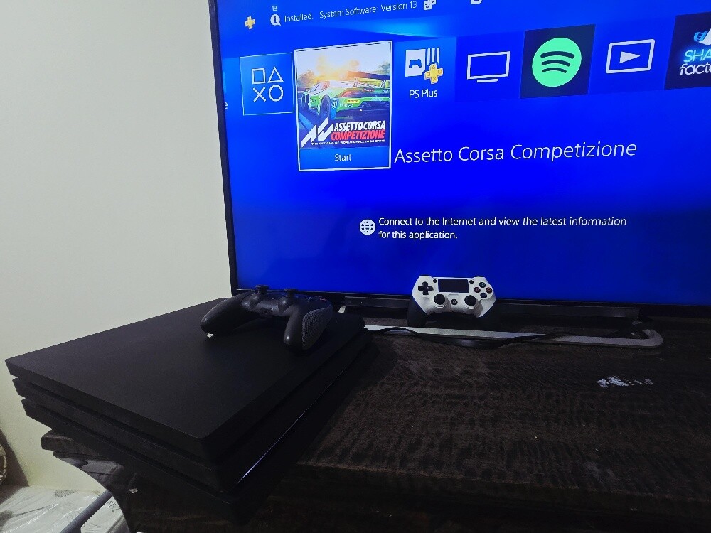 ps4 pro 1 TB 2 controller all wire - 2