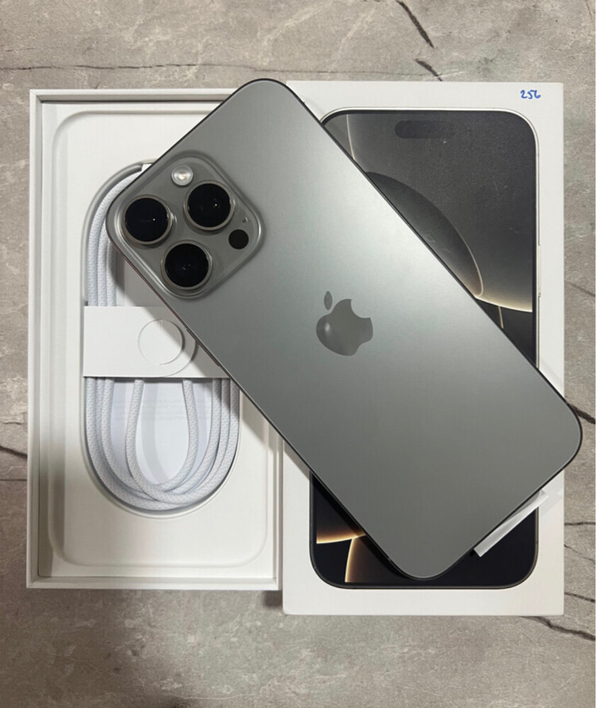 iPhone 16 Pro Max – 256GB - 4