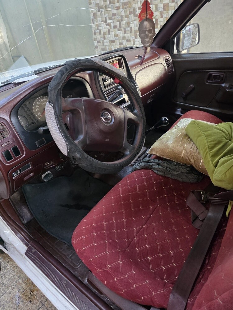 Nissan pickup 2012 model - 4