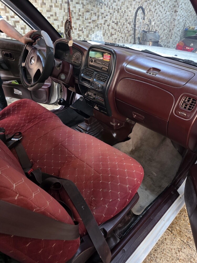 Nissan pickup 2012 model - 3