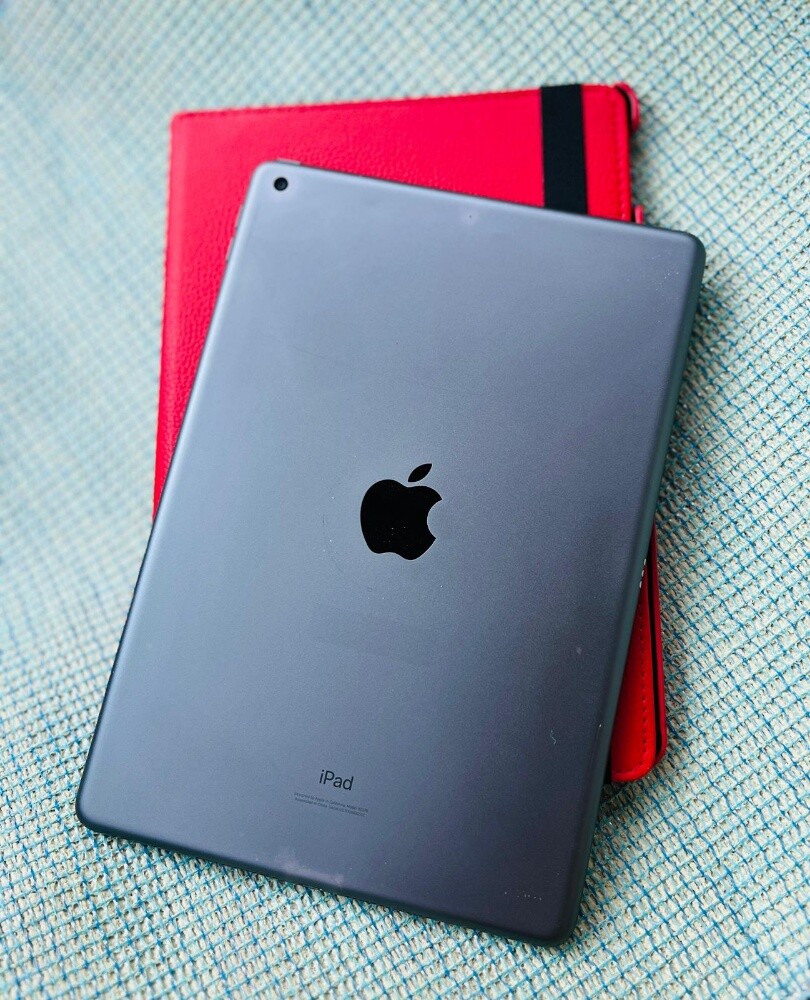 iPad 8th Gen/128gb/Wifi - 2