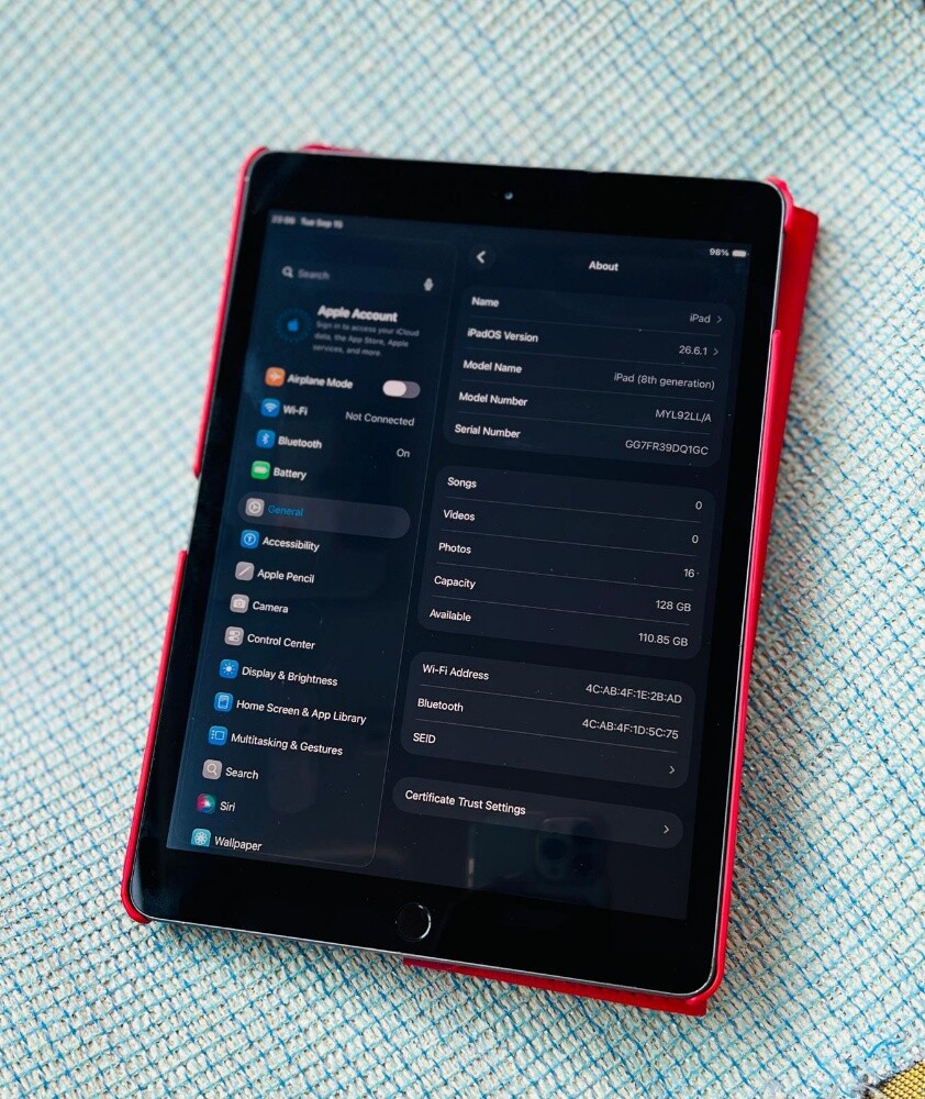 iPad 8th Gen/128gb/Wifi - 3