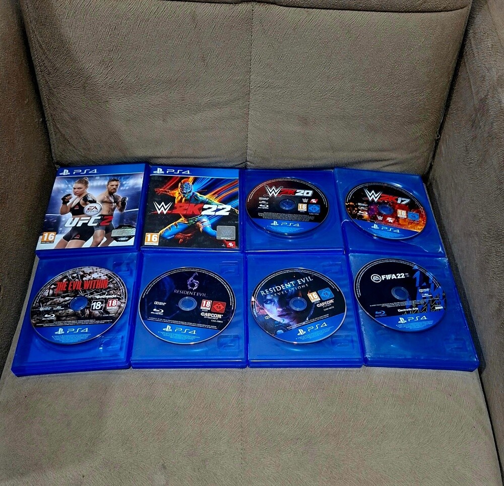 Ps4 Games CDs like new - 5