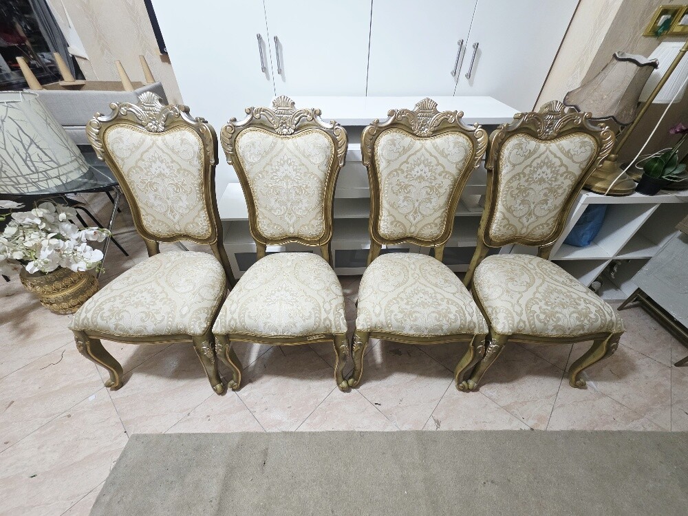 4 chair onliy like new - 4