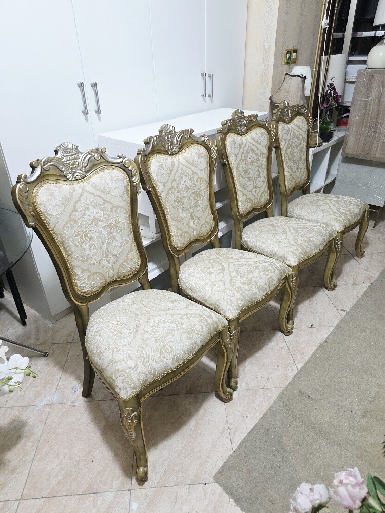 4 chair onliy like new - 1