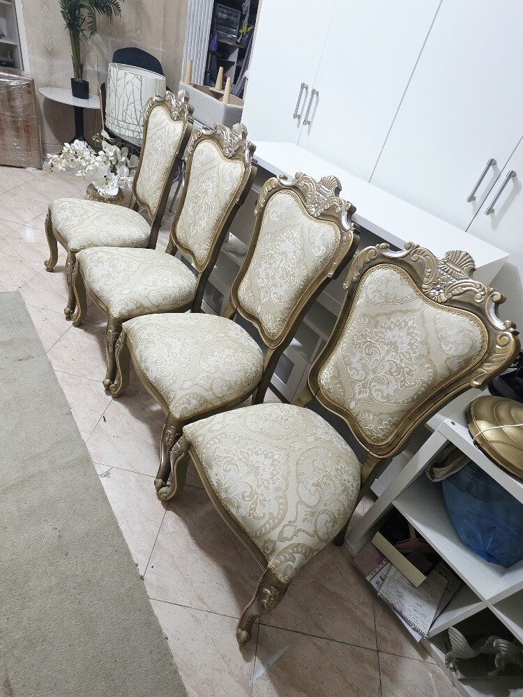4 chair onliy like new - 2