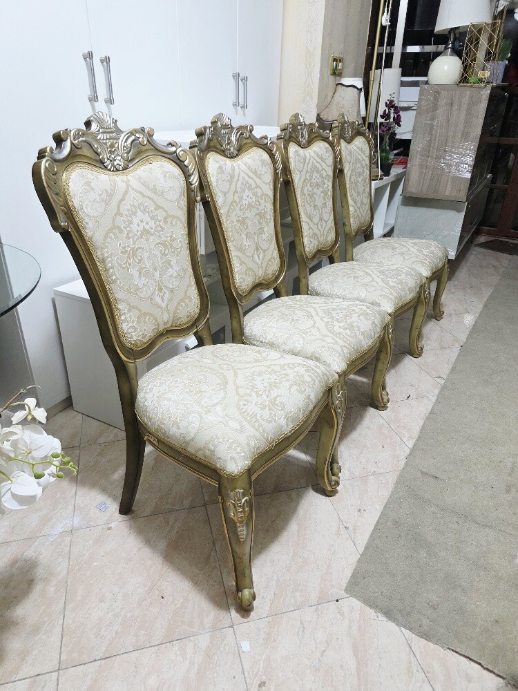 4 chair onliy like new - 3
