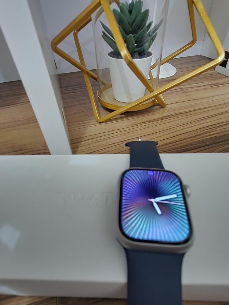 Apple Watch 9 Full box Read ad - 4