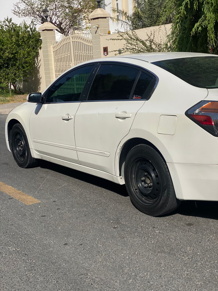 Nissan Altima - 5
