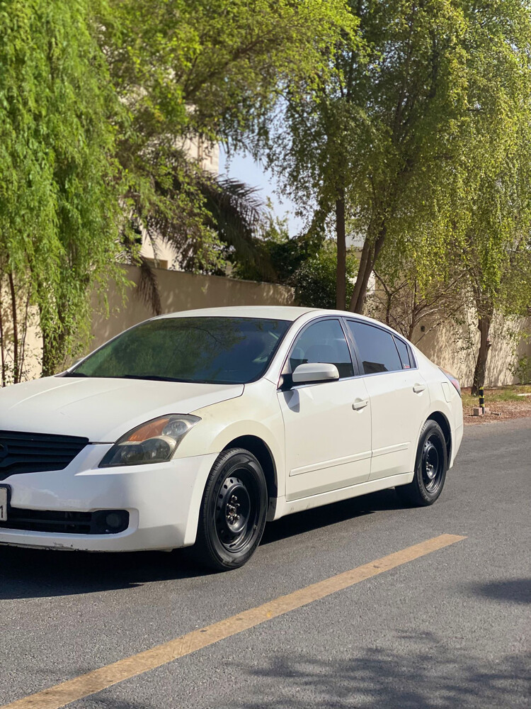 Nissan Altima - 4
