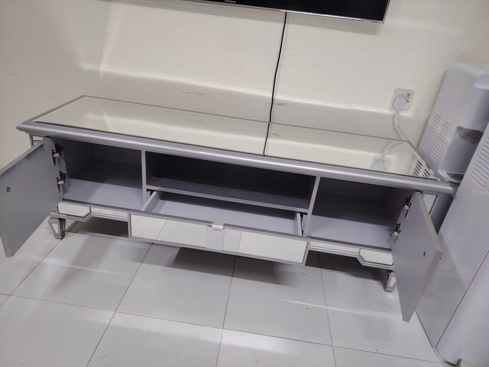 tv table for sell - 2