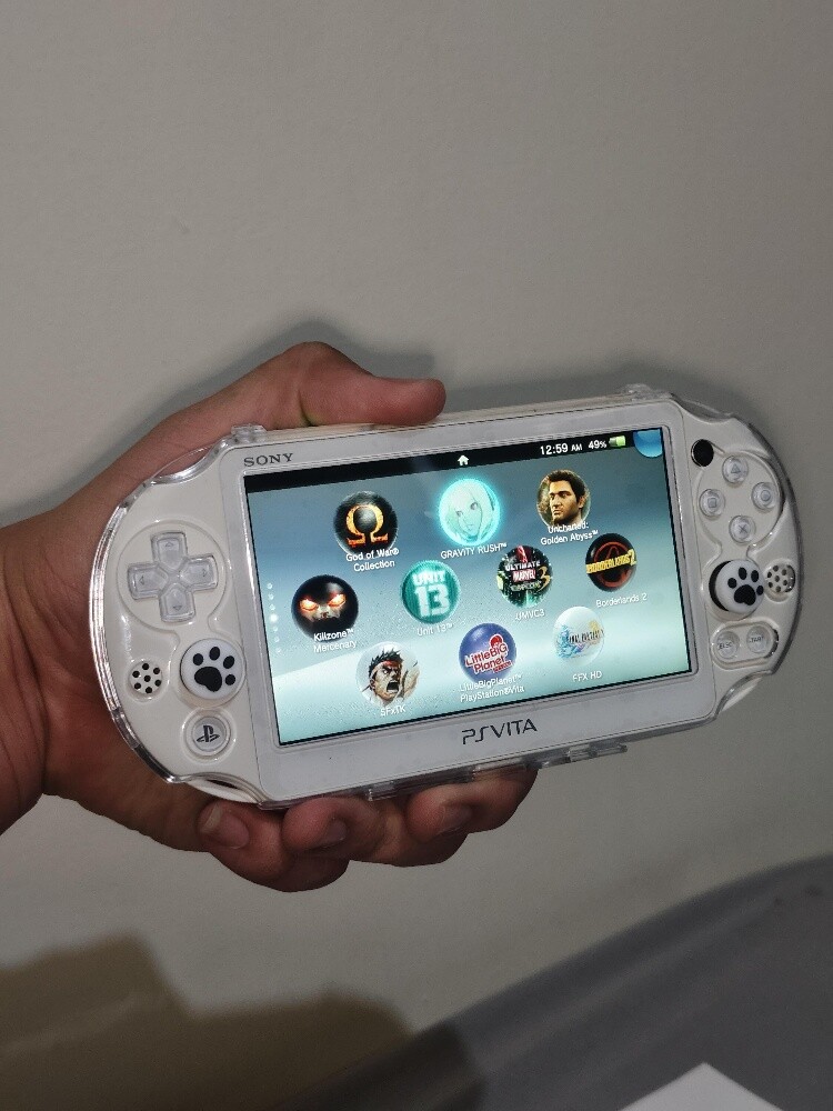 PS Vita 2000 Slim White Jailbreak - 1
