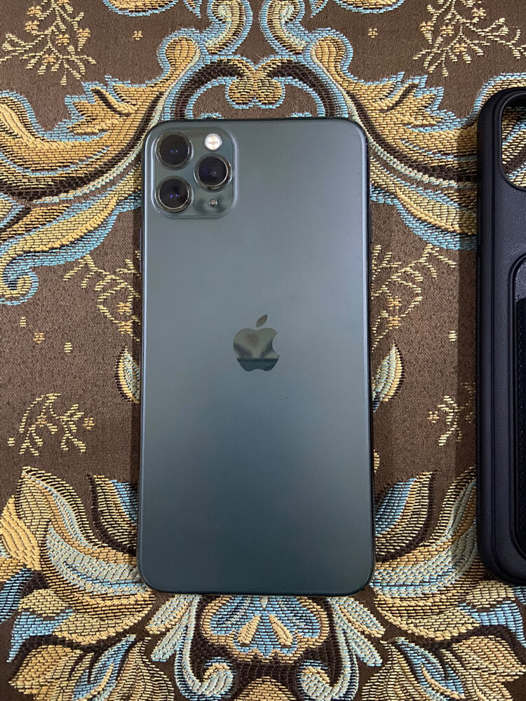 iPhone 11 Pro Max 256 GB battery100 - 7